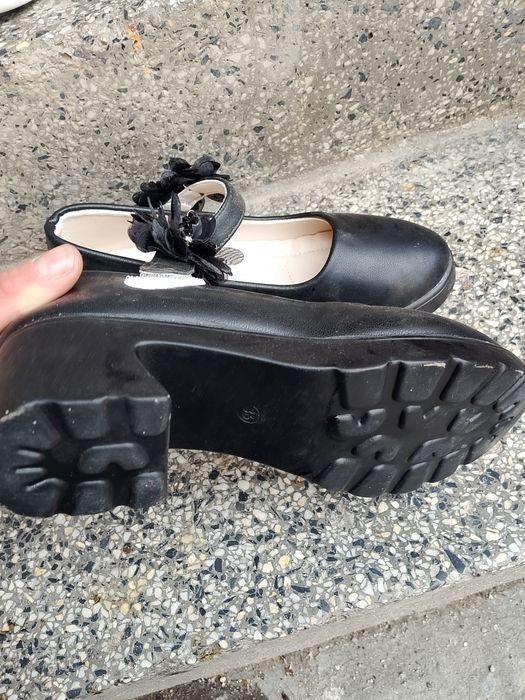 Продавам обувки за момиче различни размери