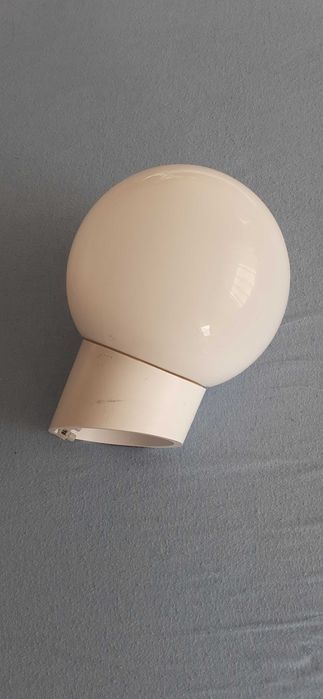 Стенна и лампа за баня