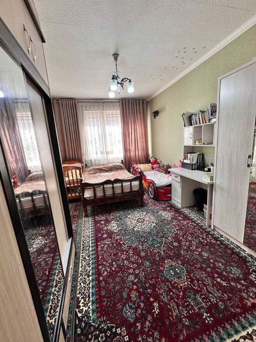 Продаётся 2 комнатная квартира на массиве ялангач экобазар