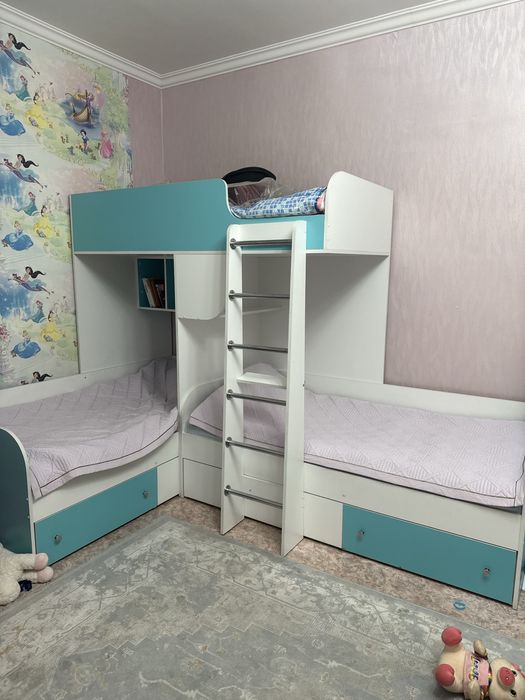 трехъярусная детская кровать