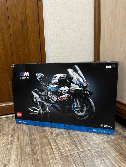 LEGO technic BMW M1000RR 42130