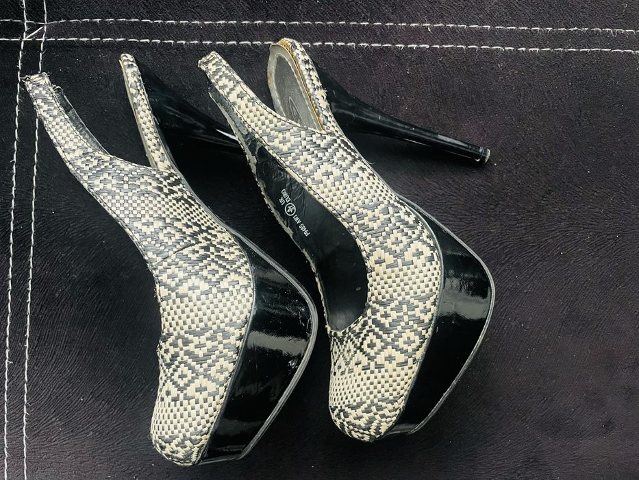 Обувки с висок ток