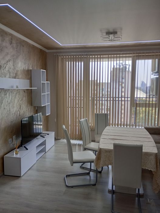 Дава се под наем Тристаен апартамент в Бургас, Изгрев - 85 кв.м за 816 € - Снимка #9