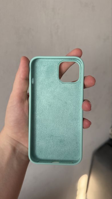 Продам идеальные чехлы на айфон 13