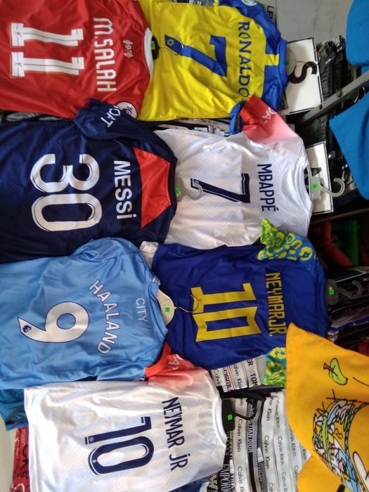 Футболни екипи и чорапи