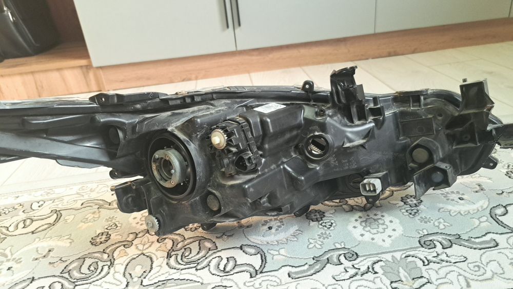 Toyota Corolla фара e210