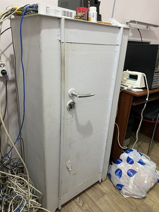 Продам сейф для документов