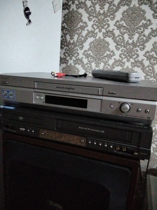 видеомагнитофон SOHY; HI-FI STEREO