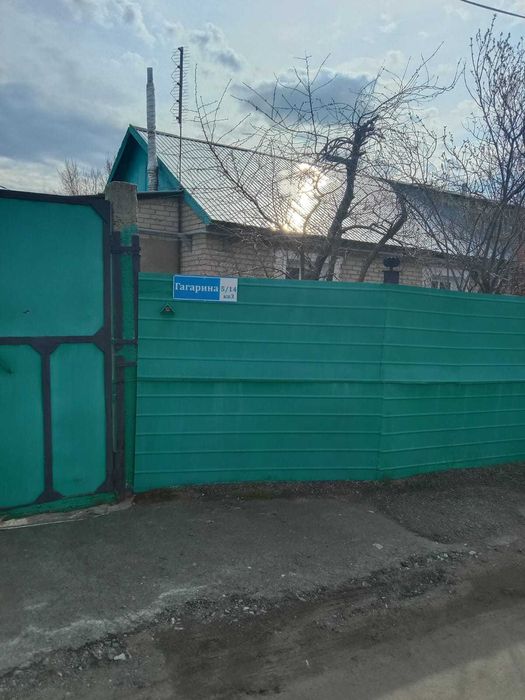 Продам 1/2 дома Военный городок