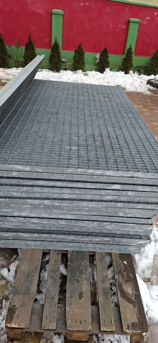 Trepte și gratare zincate