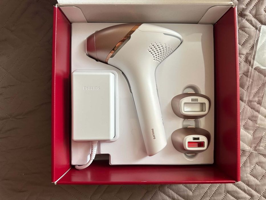 Фотоепилатор Philips Lumea IPL 9900
