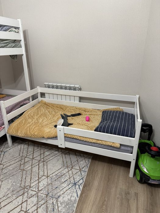 Продам кровати без матрасов