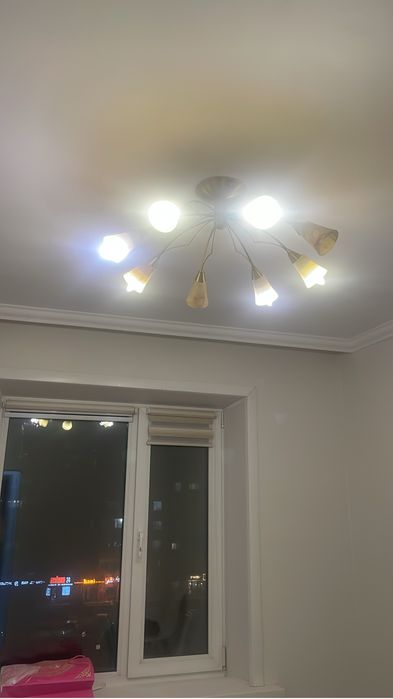 Продается ковер 3/4 и люстра