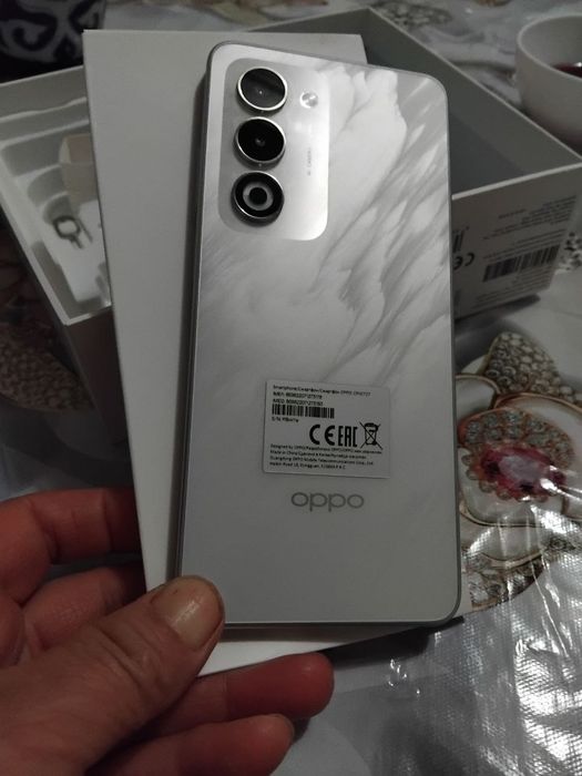 Шу телфон сотилади янги.