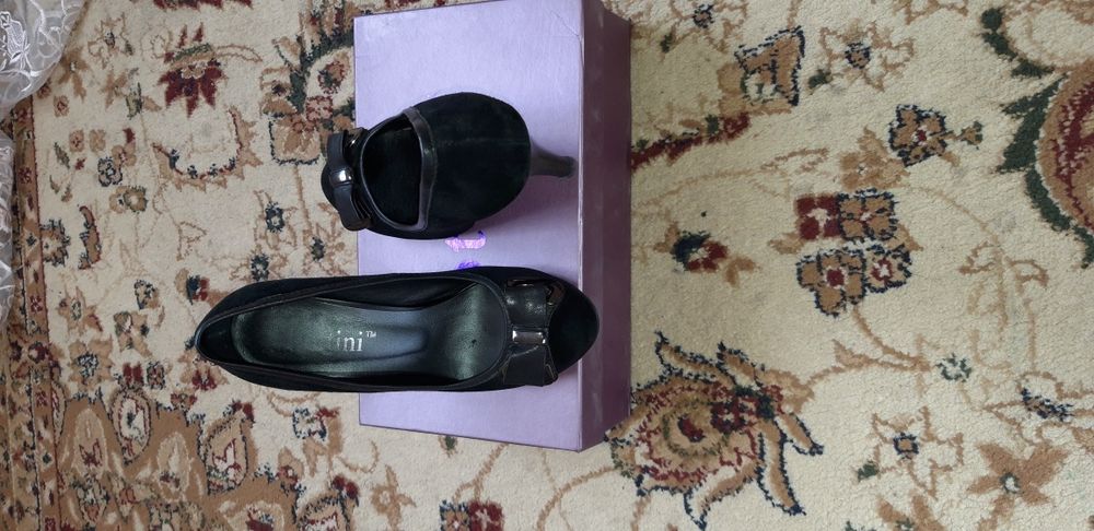 Продам туфли , замшевые.