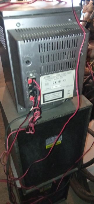 Музыкальный центр работает