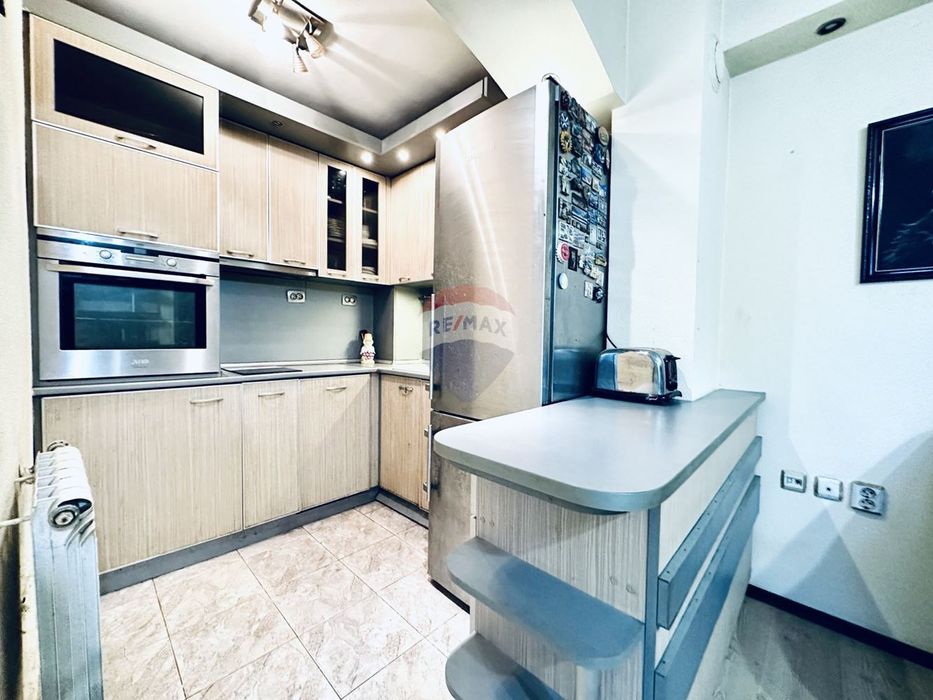 Продава се Къща в Добрич, Център - 150 кв.м за 600 €/кв.м - Снимка #11