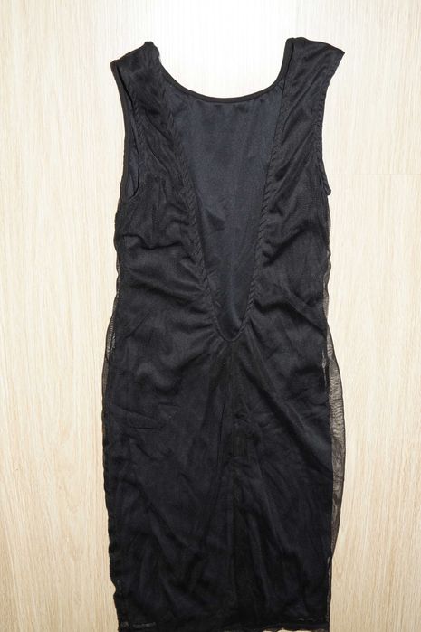 Малка черна рокля Guess, Zara