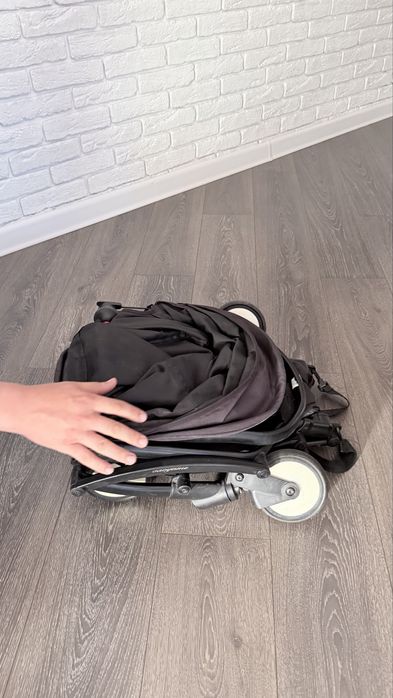 Продам компактную коляску