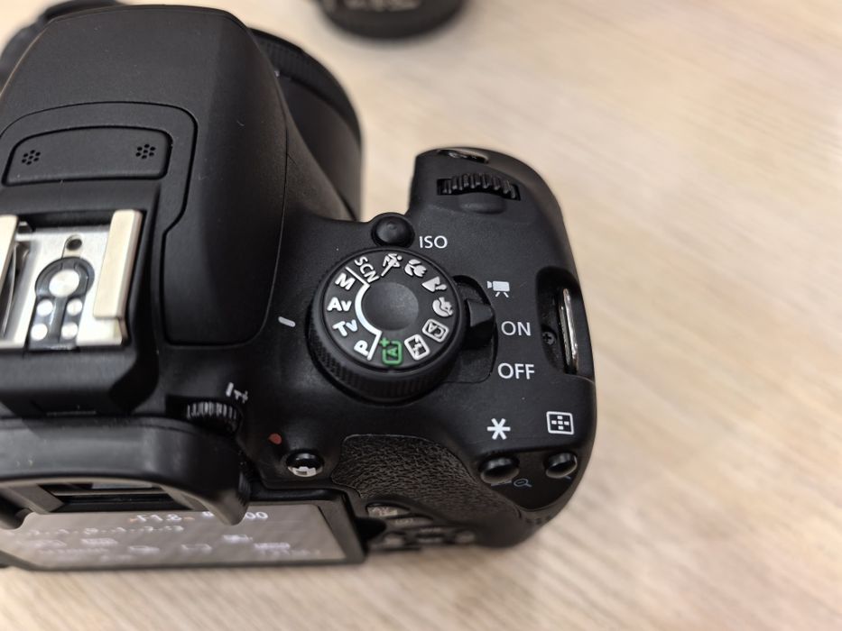 Фотоаппарат Canon EOS 700D