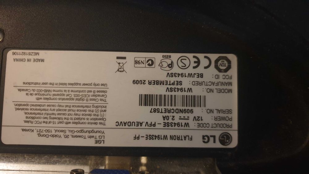 Монитор LG 18.5"