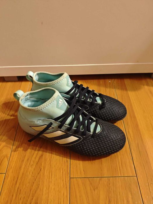 Ghete de fotbal Adidas mărimea 36
