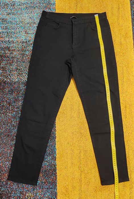 Fusta neagra catifea cu paiete, blugi, colanti sport