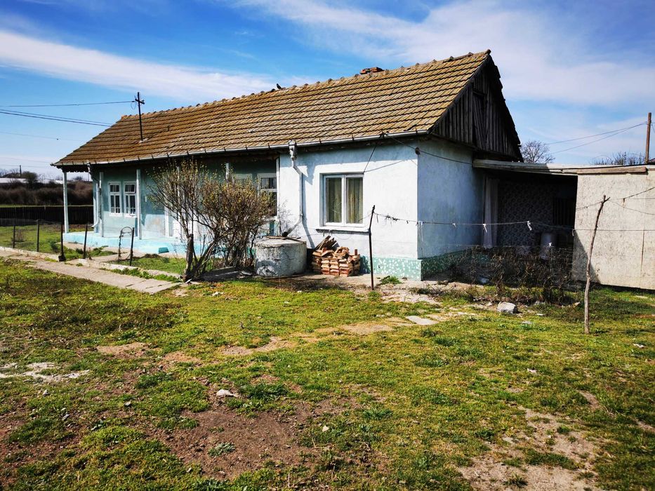 Casa batraneasca cu teren