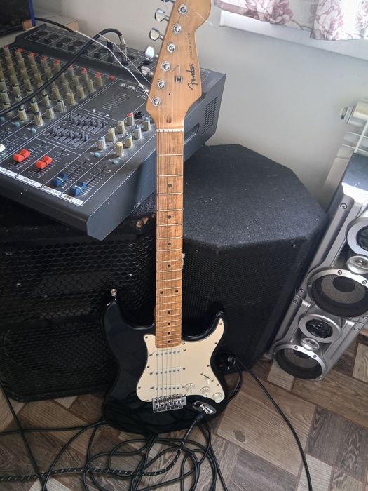 Электрогитара "Fender stratocaster"