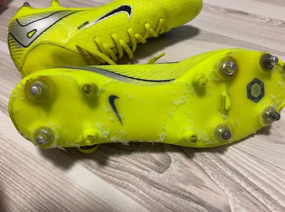 Vand nike mercurial urgent 150 lei!!!