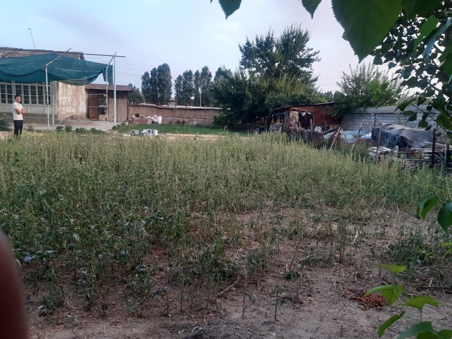 Yer sotiladi 6sotix suv gaz svet internet bor sharoit bor