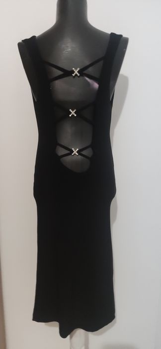 Елегантна черна рокля