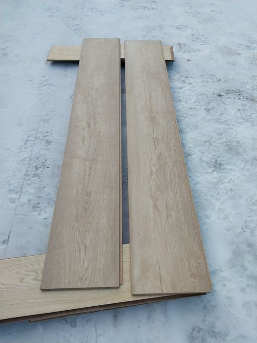 Ламинат с фаской Россия. За 1кв.м 4000.