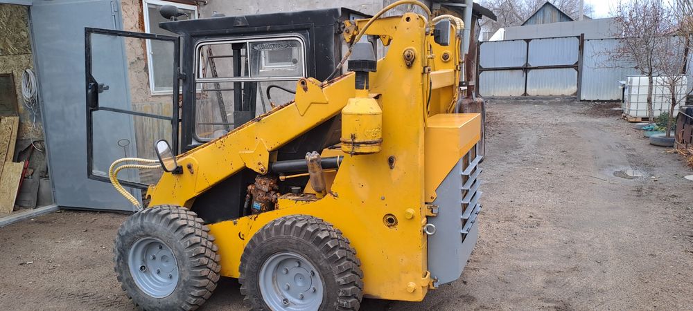 Продам минипогрузчик унц 060(мксм 800)