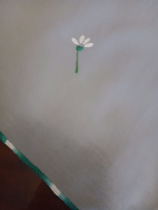 Fața de masă, cusută manual, 82,5×82,5 cm