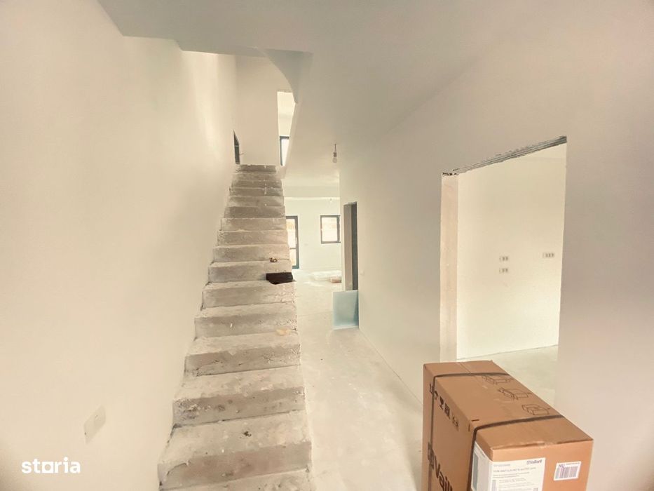 Duplex cu 4 camere si mansarda. Curte 250 mp. Comision 0