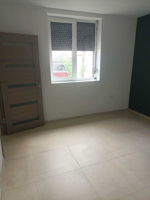 Închiriez studio la casă, cu curte și acces separat – Decebal 84, zona liniștită