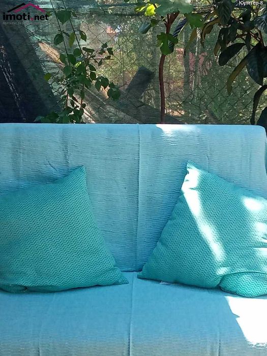 Дава под наем  озаведено бунгало до брега в Карияни-2500 евро/годишно.