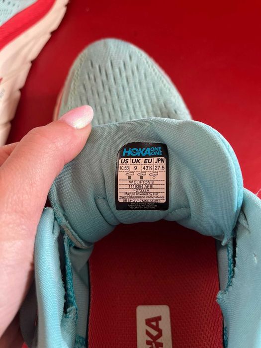 Hoka Clifton 8 – Mărimea 43 – Albastru/Roșu – Stare Bună