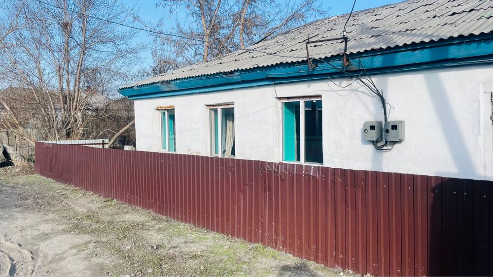 Дом находится на восточном, 2 линия 24 дом. Дом на 2 хозяина