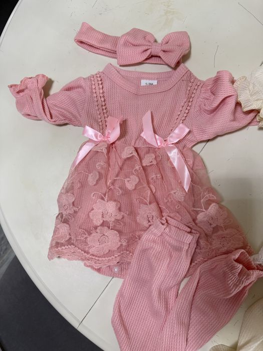 Продам детские платья для новорожденных