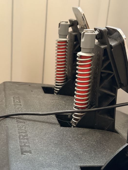 Симрейс симулятор в сборе thrustmaster 300 + playseat