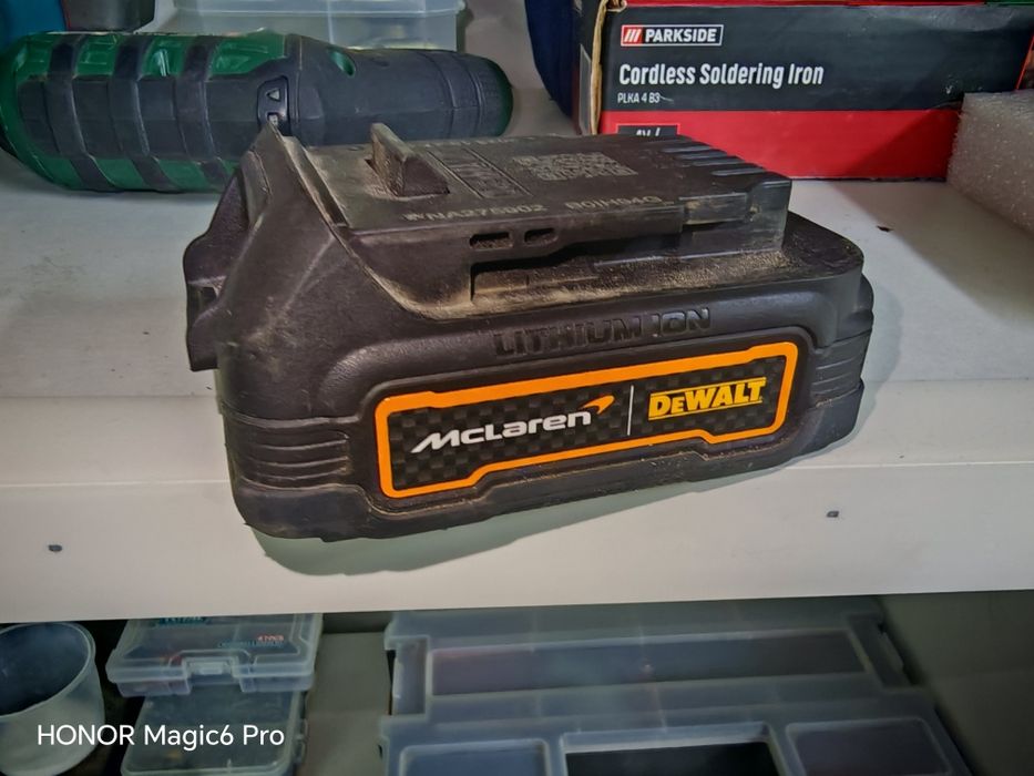 Акумулаторен винтоверт DeWALT ударен с 2 батерии и зарядно, 18 V, 1.7