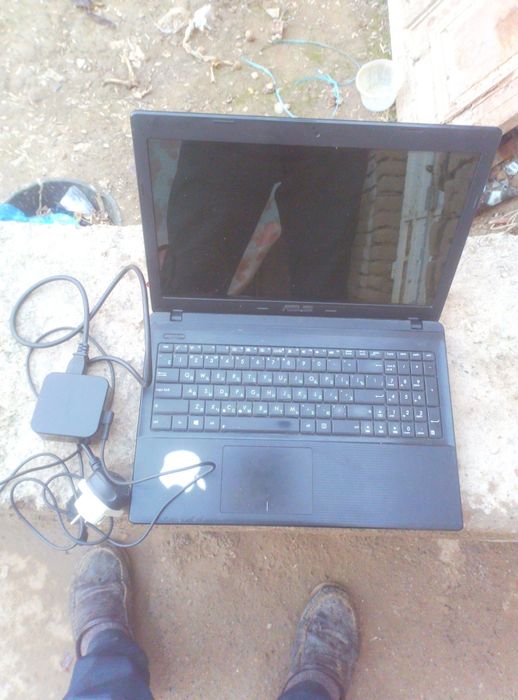 Asus x55a notbuk sotiladi