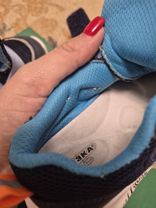 Продам кроссовки на мальчика