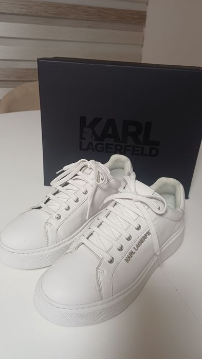 Дамски спортни обувки на Karl Lagerfeld