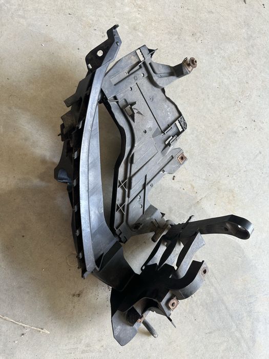 Suport far / trager dreapta fata Audi A4 B8 - 8K0805608A