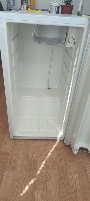 Минихладилник Crown