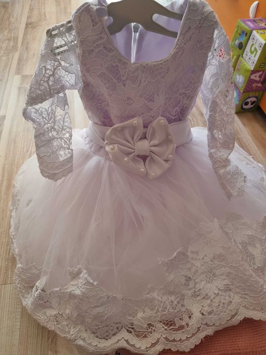 Бяла рокля за бебе