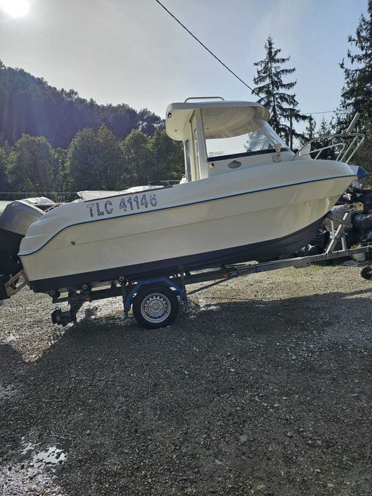Quicksilver500(5m)Cabina+Mercury 50CP EFI 4T –280h –IMPECABILĂ+Remorca